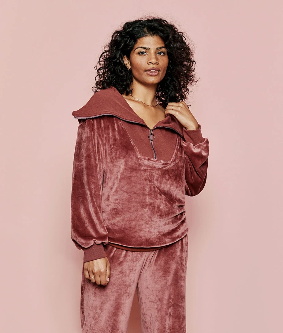 The Plush Velour Half-Zip Pullover - Rosewood The Plush Velour Half-Zip Pullover - Rosewood -Summersalt Shop 1 ModelFront 7fd204b3 2b84 48f1 9f10 0364294e6f08