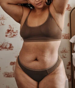 The Feel Free High Rise Brief Underwear - Clay 4 The Feel Free High Rise Brief Underwear - Clay -Summersalt Shop 2 ModelBack 81f8ac2f d81a 4442 a0bb bd539c1f163e