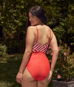 The Sea Breeze Cutout One-Piece - Mixed Stripe In Grapefruit & White Sand 8 The Sea Breeze Cutout One-Piece - Mixed Stripe In Grapefruit & White Sand -Summersalt Shop 2 ModelBack 8ca6efb9 983f 46aa b774 cb87b37aadcb