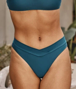 The V-Front Low Rise Bikini Bottom - Seaweed -Summersalt Shop 2 ModelBack e31b08fb c473 4ede 96d5 4b4961bf45f2