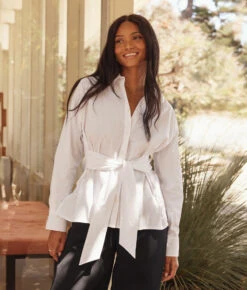 The Perfect Tie-Waist Girlfriend Shirt - White Sand -Summersalt Shop 2 ModelBack f3db7b35 0c5a 42f6 afd7 433c856e9ef6