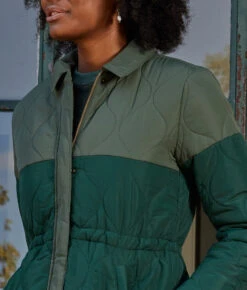 The Long Colorblock Eco Quilted Coat - Olive & Eden 5 The Long Colorblock Eco Quilted Coat - Olive & Eden -Summersalt Shop 3 ModelFullBody 0b7295e7 dce0 40f3 9655 fb0f1a71d1c2