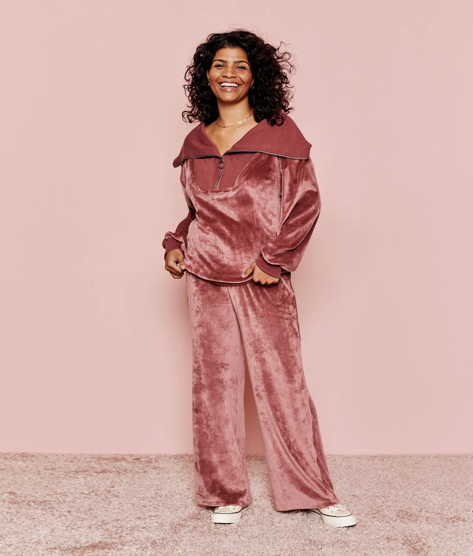 The Plush Velour Half-Zip Pullover - Rosewood The Plush Velour Half-Zip Pullover - Rosewood -Summersalt Shop 3 ModelFullBody 991a3a78 cce2 402a a22b 1df37b164c97