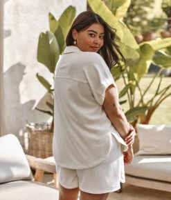 The Towel Terry Button-Down Shirt - White Sand -Summersalt Shop 4 ModelBack 01f61dc1 0046 4029 a365 1821f33e021f