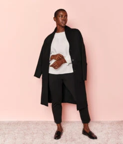 The Perfect Smocked Cotton Top - White Sand 6 The Perfect Smocked Cotton Top - White Sand -Summersalt Shop 4 ModelDetail 54dd061e bde7 49eb b7a8 6494d8b3495f