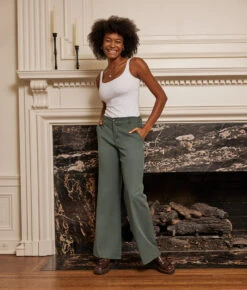 The Easy High-Waisted Flare Pant - Olive -Summersalt Shop 4 ModelDetail c10971d7 1d3b 415e 966b c4314d2e9e94