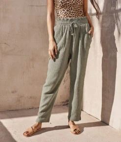 The Going Places Gauze Drawstring Pant - Agave 6 The Going Places Gauze Drawstring Pant - Agave -Summersalt Shop 4 ModelDetail f75b1085 d015 48fe ba73 dde1346e4348
