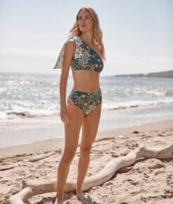 The Bow-Shoulder Ruched Sidestroke Bikini Top - Bower In Seaglass & Watermelon -Summersalt Shop Bow Shoulder Ruched Sidestroke Bikini Top Bower in Seaglass Watermelon 4