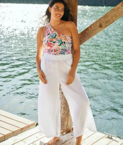 The Cloud Gauze Wide-Leg Pants - White Sand 6 The Cloud Gauze Wide-Leg Pants - White Sand -Summersalt Shop CloudGauzeWide LegPantsWhiteSandLifestyle