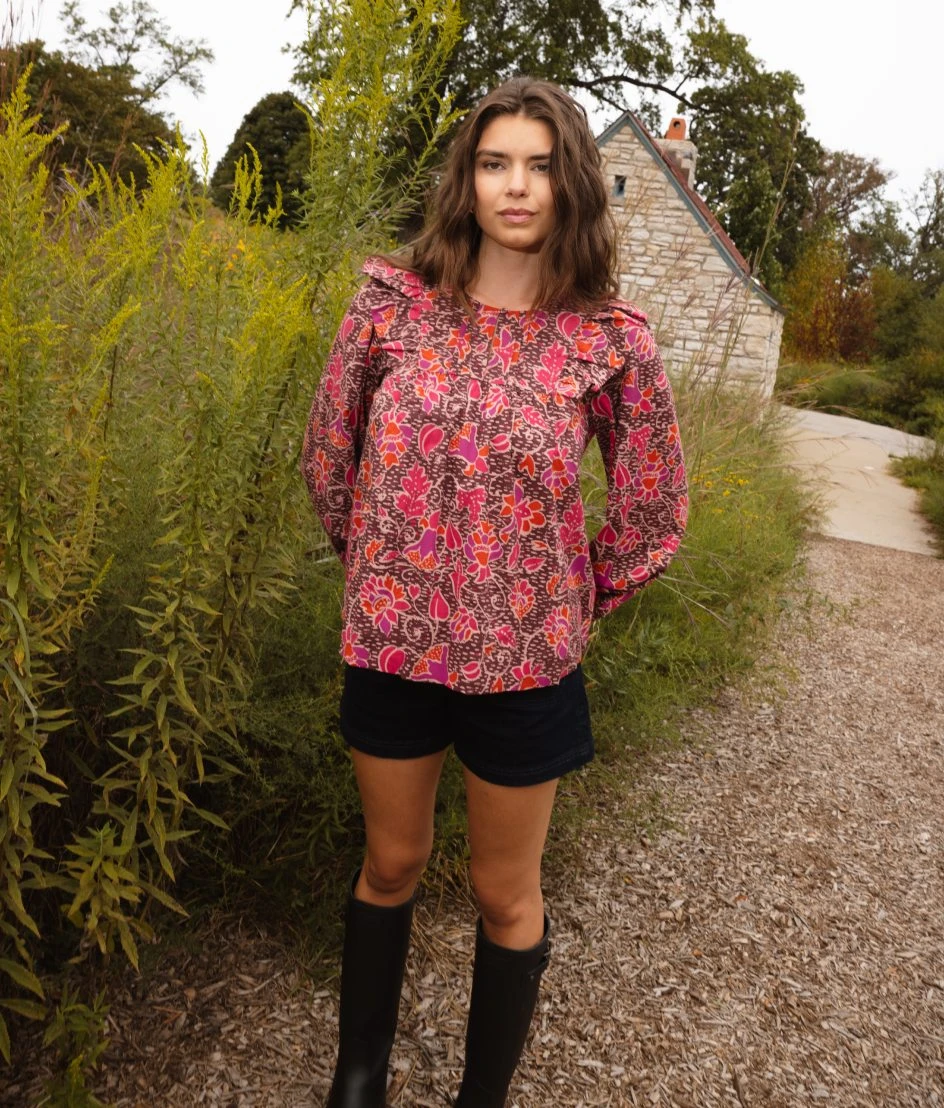 The Countryside Poplin Ruffle Blouse - Vineyard Blooms in Pinot The Countryside Poplin Ruffle Blouse - Vineyard Blooms In Pinot -Summersalt Shop Countryside Poplin Ruffle Blouse Vineyard Blooms in Pinot 2