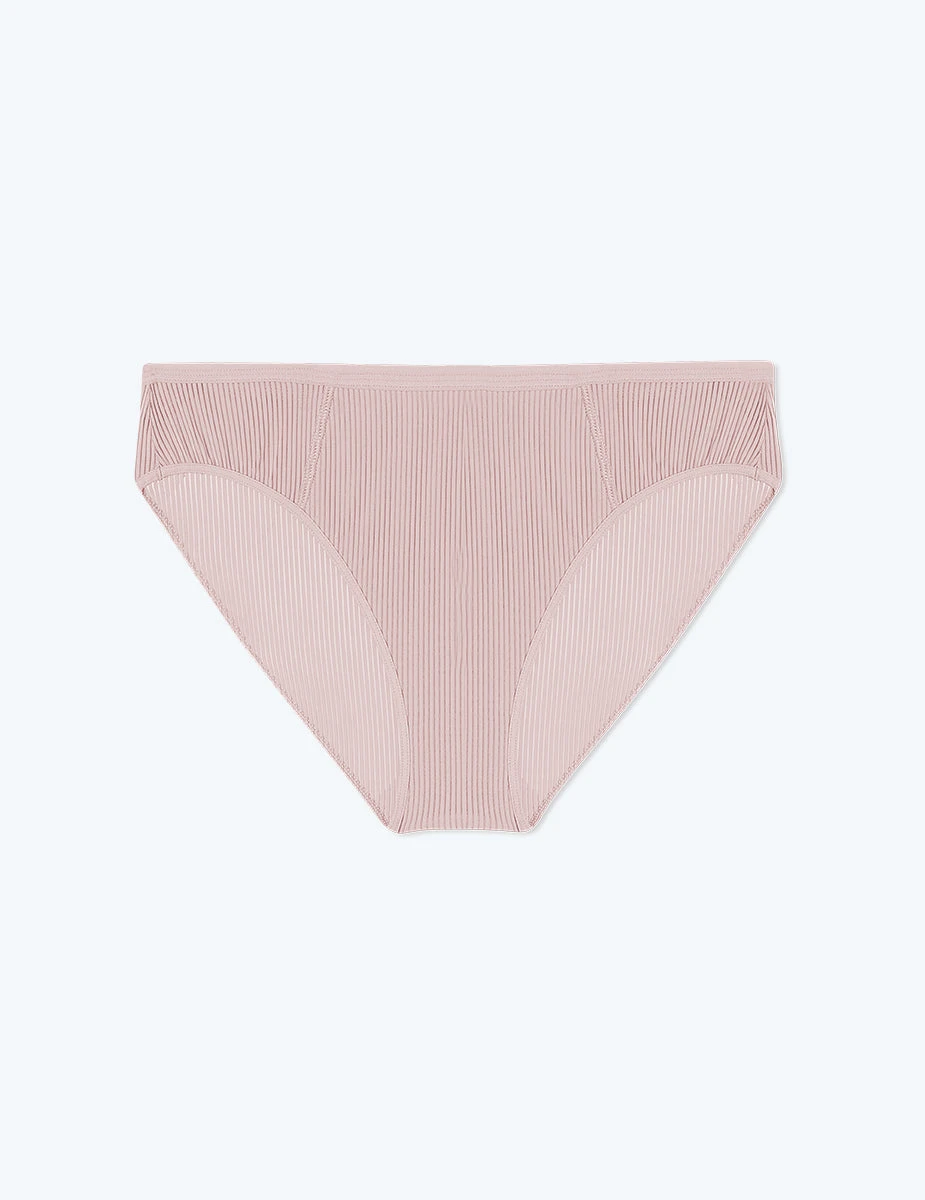 The Feel Free High Rise Brief Underwear - Quartz The Feel Free High Rise Brief Underwear - Quartz -Summersalt Shop FlatLay 2021 12 02T151731.426