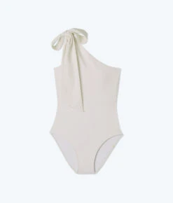 The Bow-Shoulder Ruched Sidestroke - White Sand 7 The Bow-Shoulder Ruched Sidestroke - White Sand -Summersalt Shop FlatLay1 7e414ba8 4eea 4aad 965e e3a4dd85e854