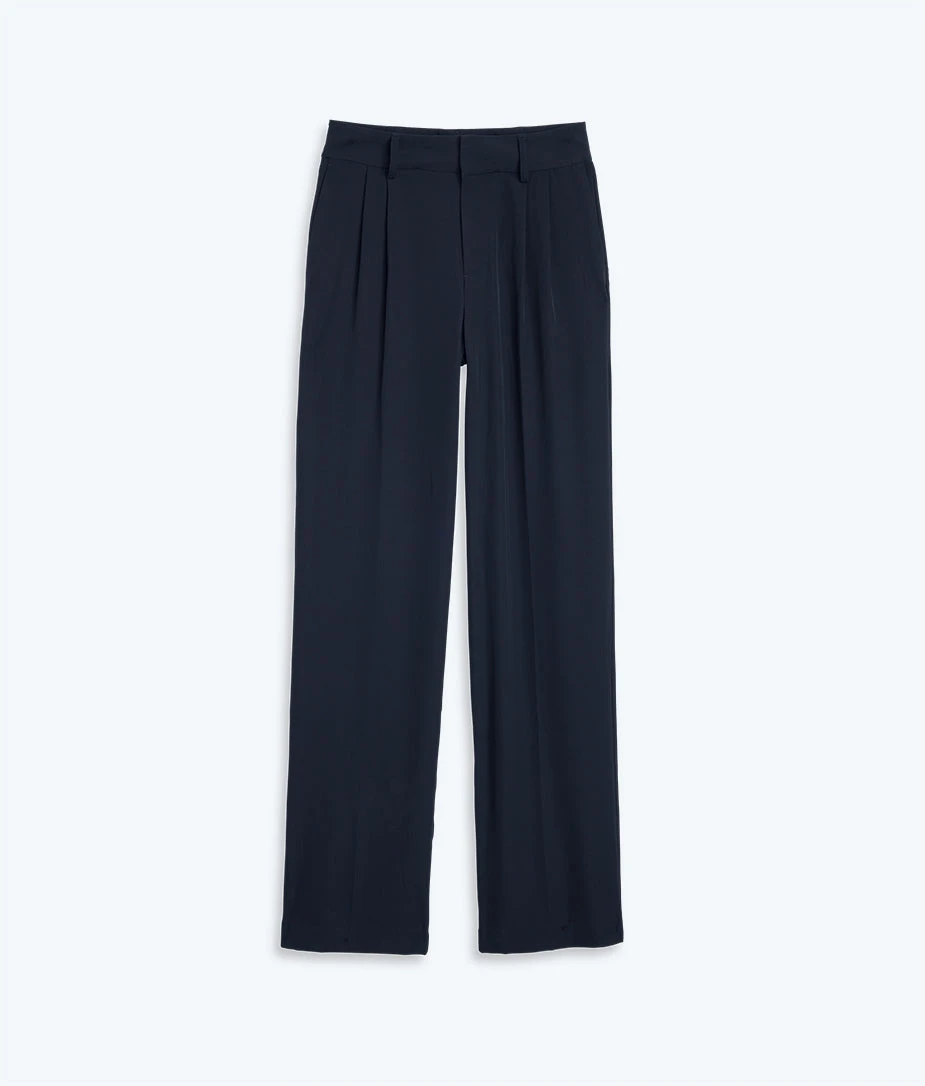 The Classic Pleat Straight Leg Trouser Pant - Midnight The Classic Pleat Straight Leg Trouser Pant - Midnight -Summersalt Shop FlatLay b309e699 16bd 42c6 937f 571ebd5dba65