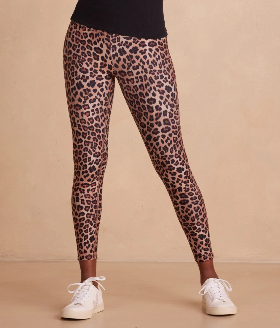 The Do-It-All High Rise 7/8 Leggings - Terracotta Leopard The Do-It-All High Rise 7/8 Leggings - Terracotta Leopard -Summersalt Shop Front Crop TheDo It AllHighRise78Leggings Leopard