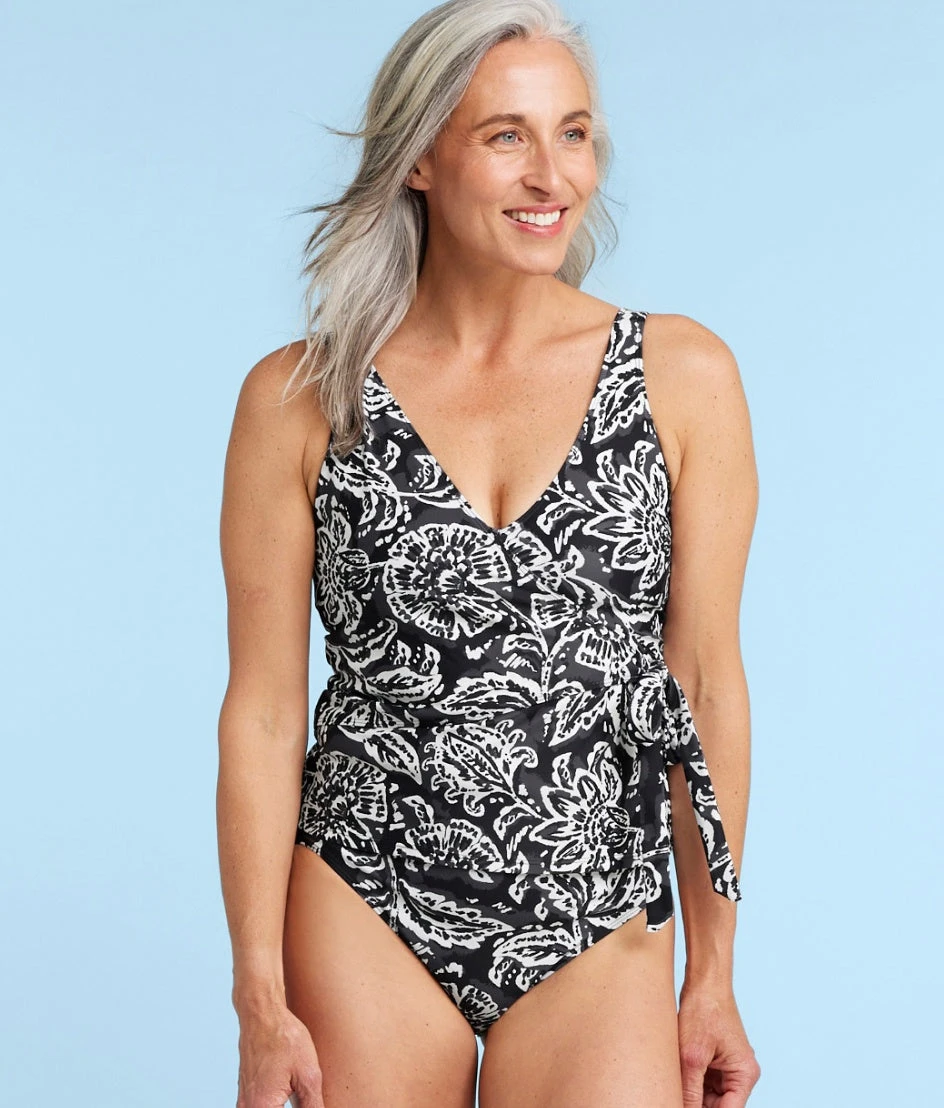 The High Leg High Rise Bottom - Batik in Sea Urchin & White Sand The High Leg High Rise Bottom - Batik In Sea Urchin & White Sand -Summersalt Shop HighLegHighRiseBottomBatikinSeaUrchin WhiteSandFront2