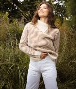 The Luxe Cashmere Blend Two-Tone Button Neck Sweater - Fawn & Dune 5 The Luxe Cashmere Blend Two-Tone Button Neck Sweater - Fawn & Dune -Summersalt Shop Luxe Cashmere Blend Two Tone Button Neck Sweater Fawn Dune 4