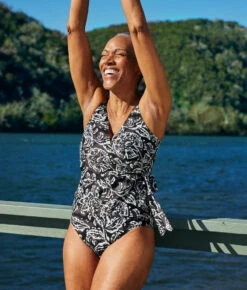 The High Leg High Rise Bottom - Batik In Sea Urchin & White Sand 7 The High Leg High Rise Bottom - Batik In Sea Urchin & White Sand -Summersalt Shop PWTankiniBatikinSeaUrchin WhiteSandLifestyle3