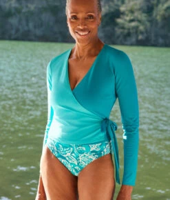 The Perfect Wrap Long Sleeve Cover-Up - Seafoam & Harbor 6 The Perfect Wrap Long Sleeve Cover-Up - Seafoam & Harbor -Summersalt Shop PerfectWrapLongSleeveCover UpSeaFoam HarborLifestyle