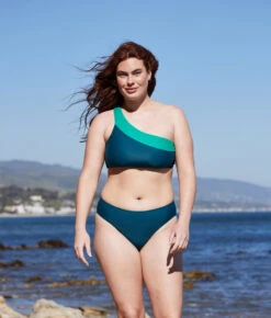 The Sidestroke Bikini Top - Seaglass & Seaweed 5 The Sidestroke Bikini Top - Seaglass & Seaweed -Summersalt Shop SidestrokeBikiniTop SeaglassSeaweed Lifestyle 1