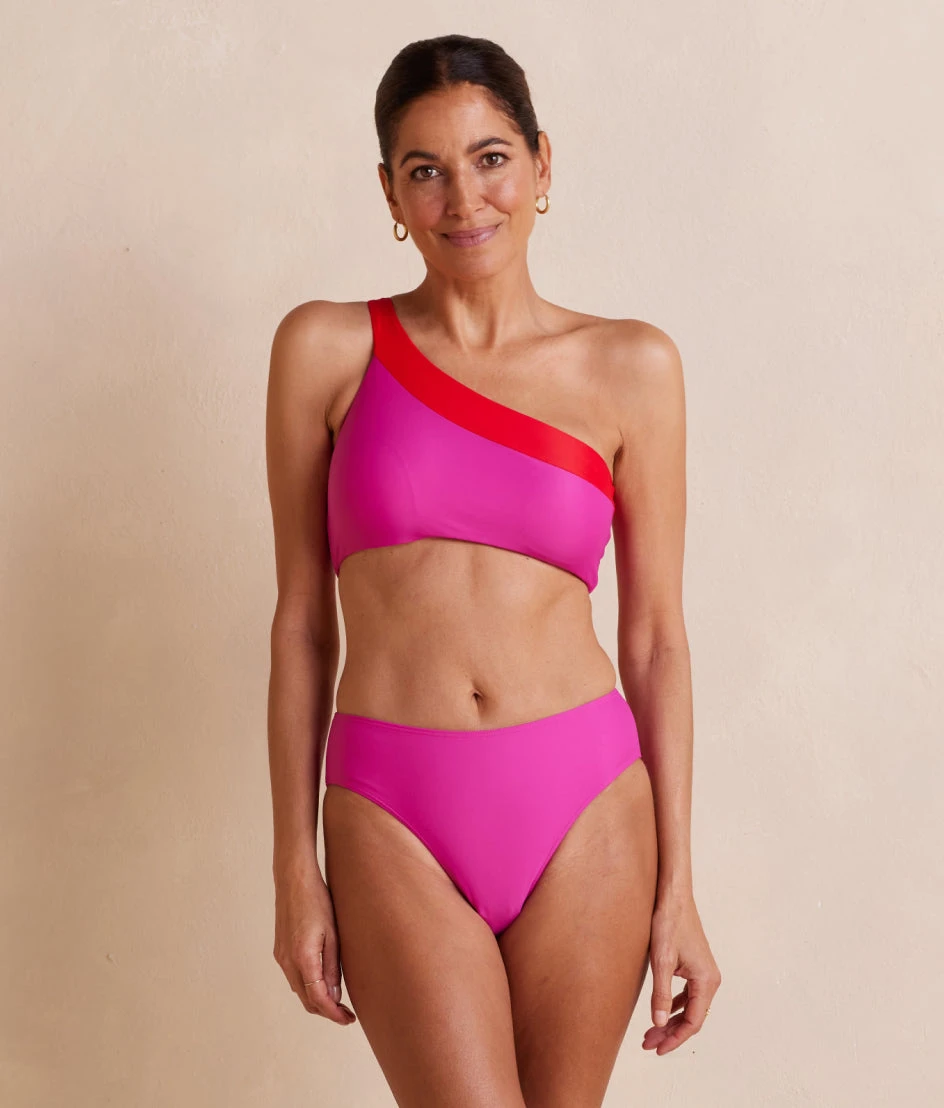 The Sidestroke Bikini Top - Hibiscus & Lava The Sidestroke Bikini Top - Hibiscus & Lava -Summersalt Shop Sidestroke Bikini Top Hibiscus Lava 3