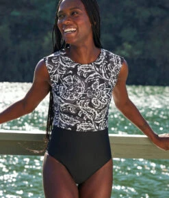 The Surf - Batik In Sea Urchin & White Sand